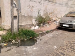 Águas servidas, lama, lixo e entulho