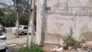 Águas servidas, lama, lixo e entulho