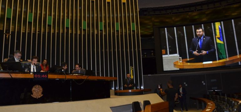 Emídio Júnior destaca na Câmara Federal ações desenvolvidas em Macaíba em prol dos autistas