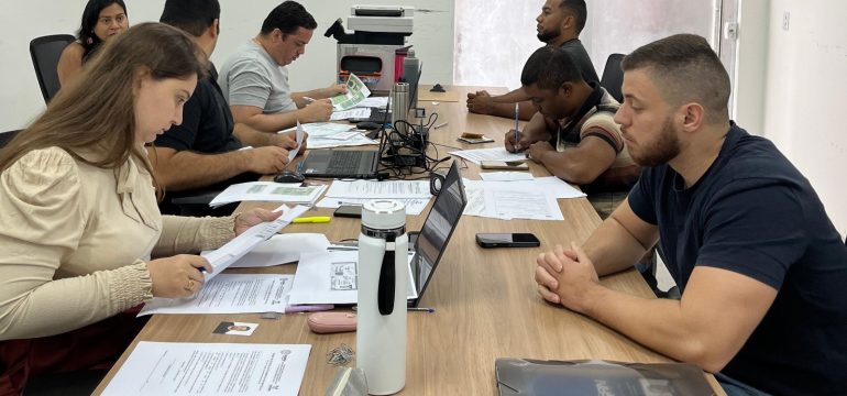 Convocados para curso de formação da Guarda Municipal de Macaíba entregam documentação