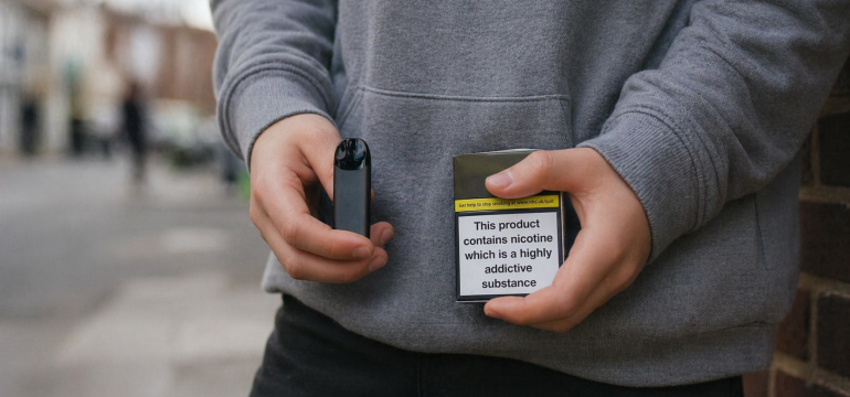 Reino Unido aprova lei histórica e cria geração que nunca poderá comprar cigarro