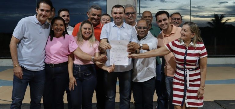 Prefeito assina ordem de serviço para pavimentação em Lamarão