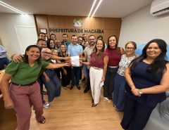 Prefeito Emídio Jr assina ordem de serviço para escrituração dos imóveis do Campo da Sta. Cruz