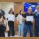Pai Recebe o Certificado… e o Filho Já Garante a Foto da Matéria