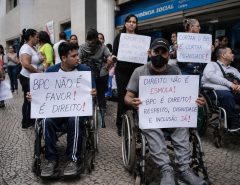 Entre a Burocracia e a Sobrevivência: o Desafio das Pessoas com Deficiência no Brasil