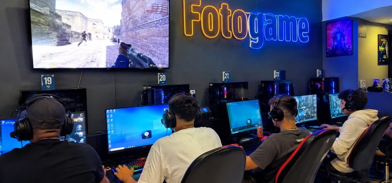 Quando a LAN House era o verdadeiro campo de batalha do Counter-Strike