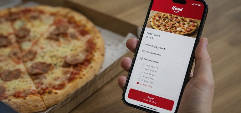 Pizza em 6 vezes? Parcelamento no iFood reacende debate sobre o poder de compra do brasileiro