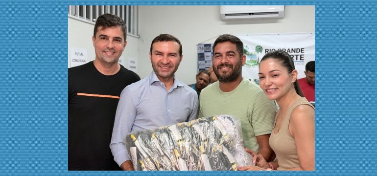 Prefeitura de Macaíba entrega kits esportivos a equipes que participam de campeonatos municipais