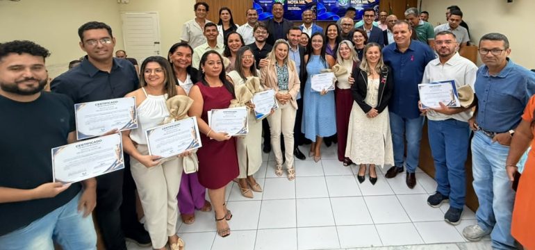 Professores são homenageados em solenidade conjunta da Câmara Municipal e Educação de Macaíba